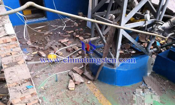 金堆城鉬業(yè)事故現場—常壓水罐爆裂