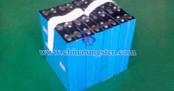兩會政府工作報告助鋰電產(chǎn)業(yè)發(fā)展 鋰電池圖片