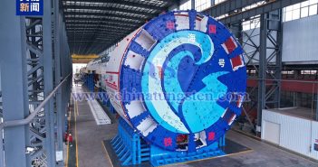 中國自主研製的最大直徑盾構(gòu)機(jī)“江海號”，圖源：央視新聞
