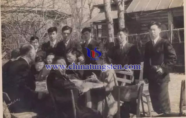 1956年,學員在蘇聯老師家做客