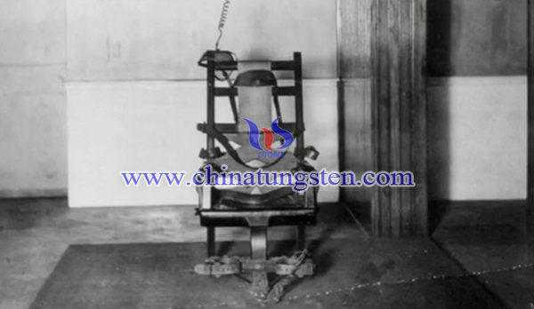 殺妻被判死刑的William Kemmler被2000伏的交流電處決。(紀錄片The Men Who Built America)